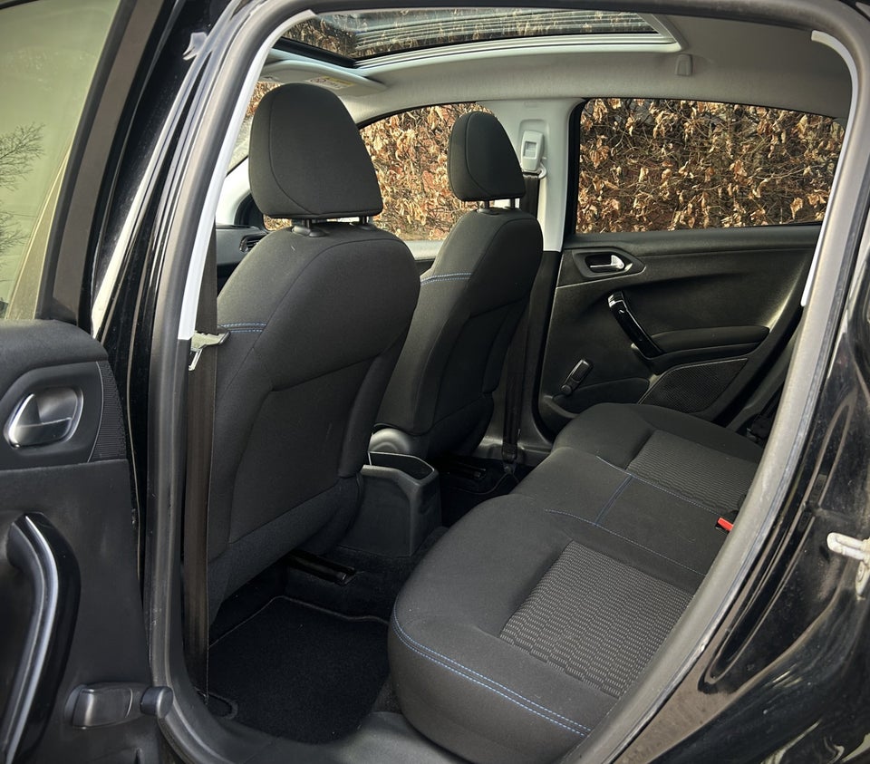 Peugeot 208 1,5 BlueHDi 100 Signature Sky 5d