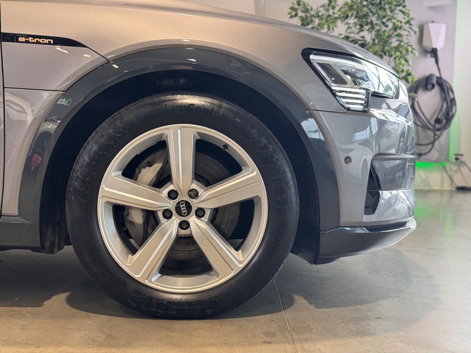 Audi e-tron 55 quattro 5d