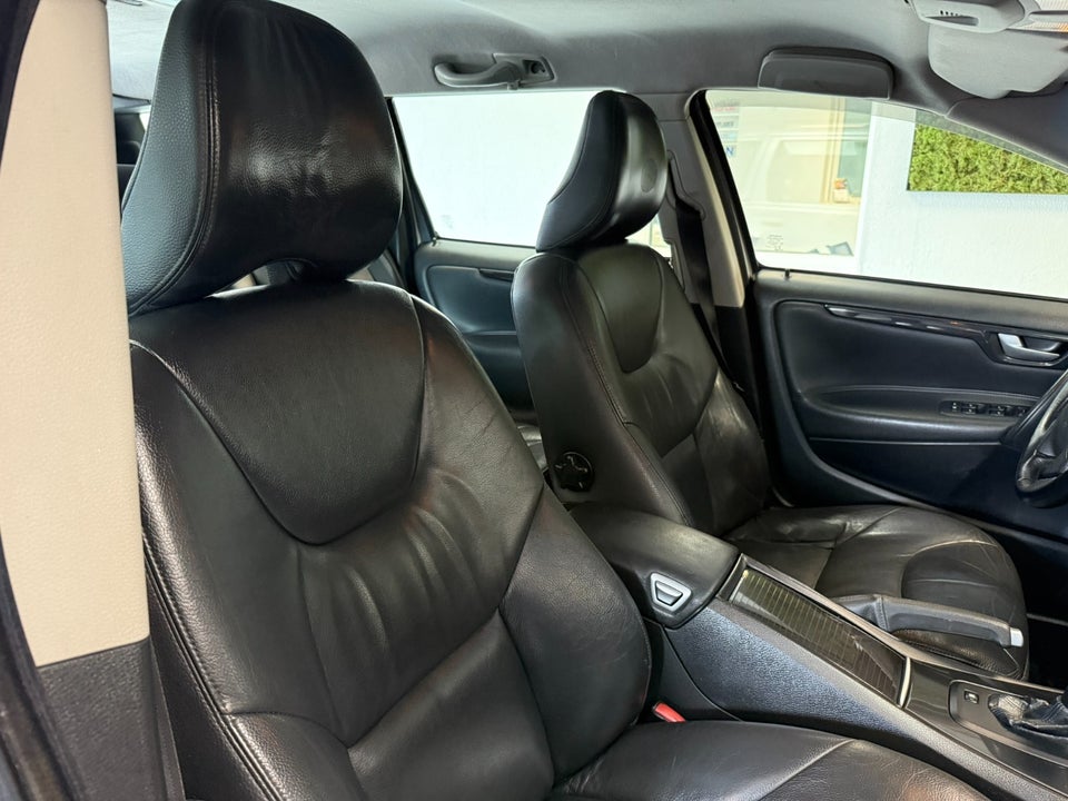 Volvo V70 2,4 D 130 Momentum aut. 5d