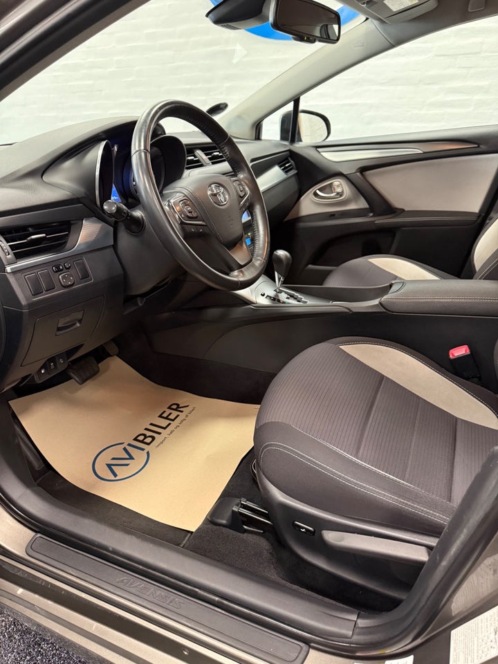 Toyota Avensis 1,8 VVT-i T2 Premium Touring Sports MDS 5d