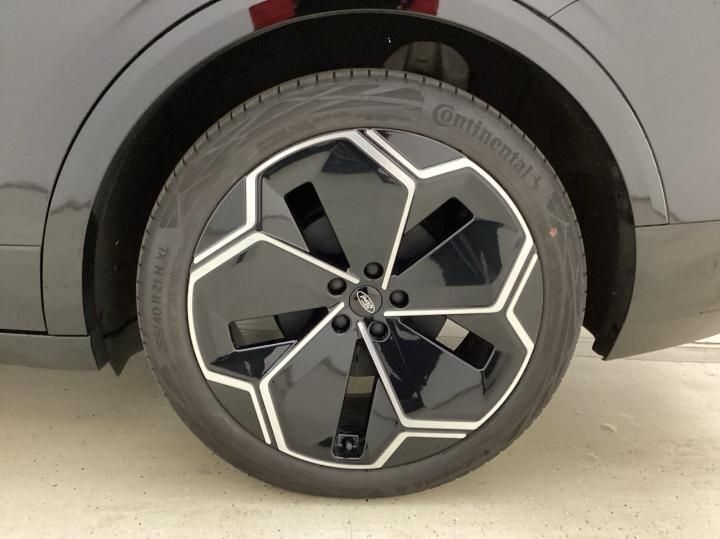 Ford Capri 77 Premium Extended Range 5d