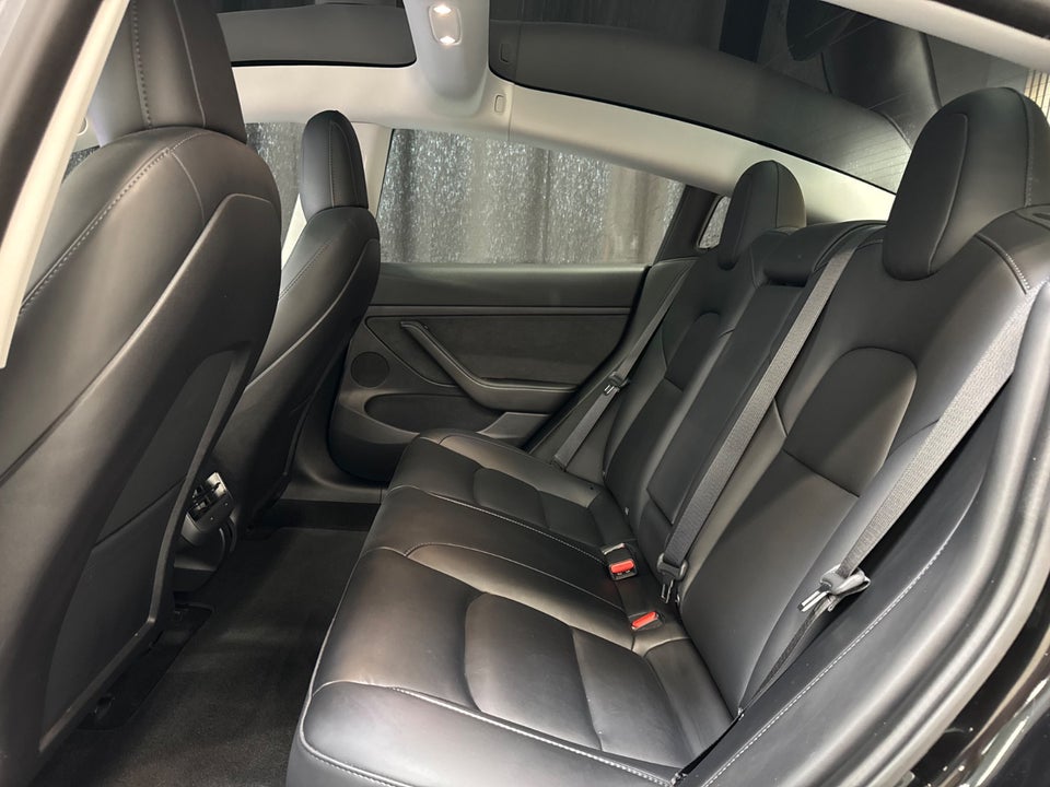 Tesla Model 3 Standard Range+ RWD 4d