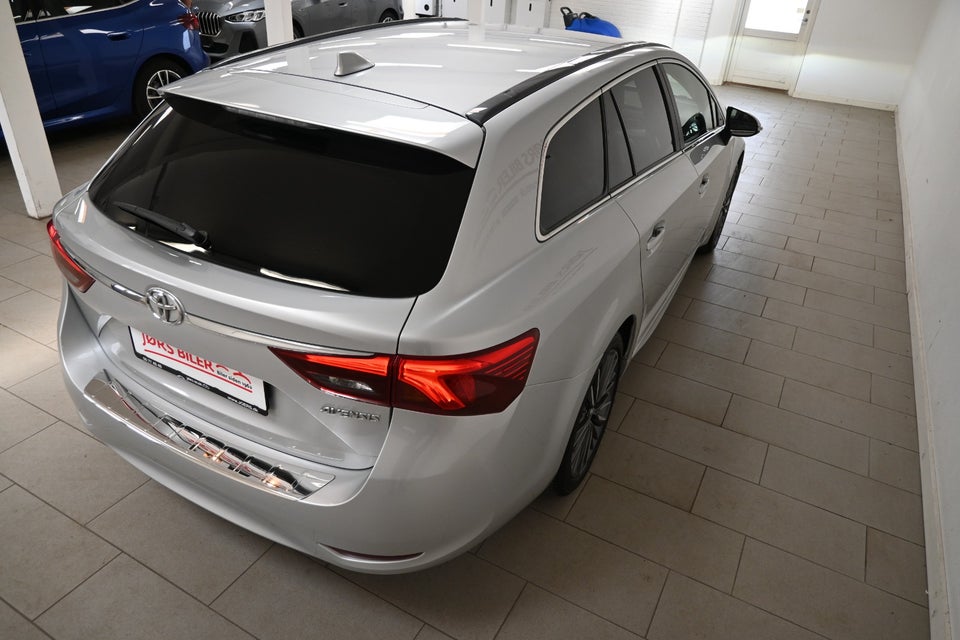 Toyota Avensis 1,8 VVT-i T2 Selected Touring Sports MDS 5d