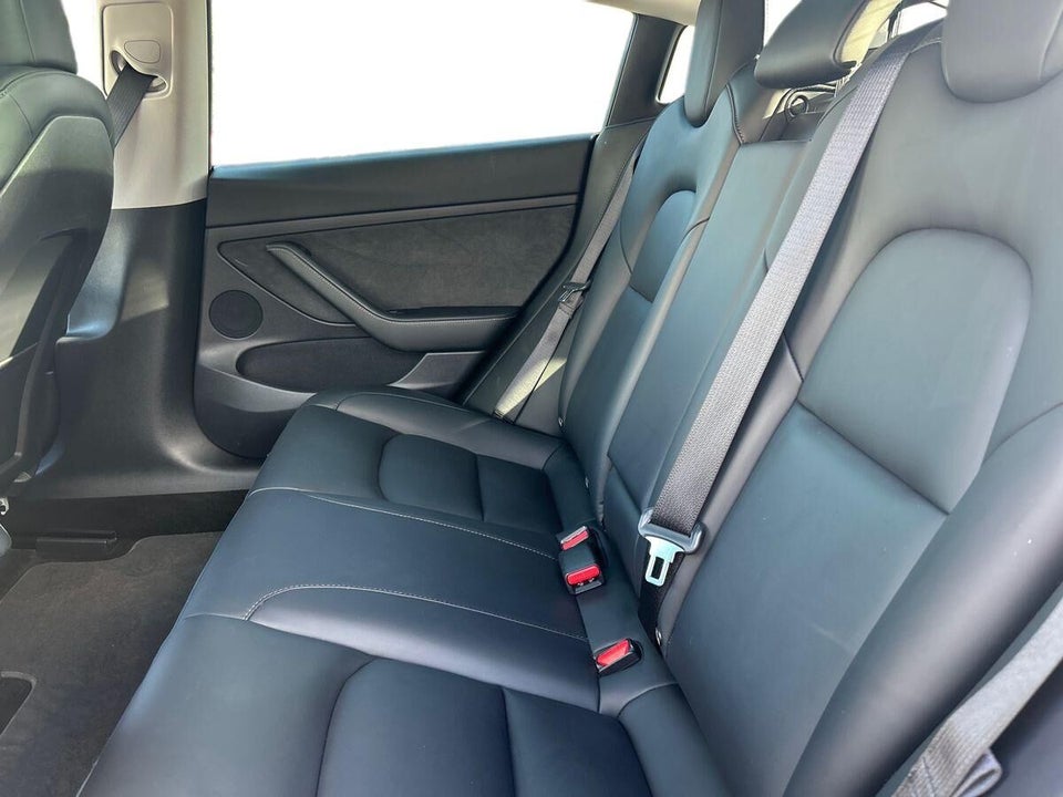 Tesla Model 3 RWD 4d