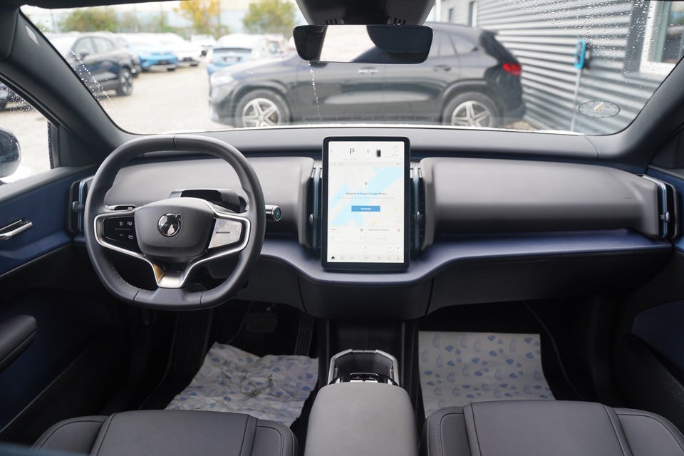 Volvo EX30 Extended Range Plus 5d