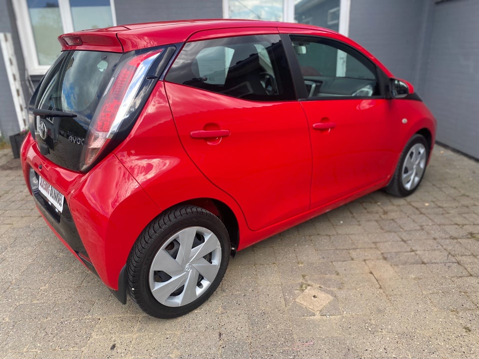 Toyota Aygo 1,0 VVT-i x-black 5d