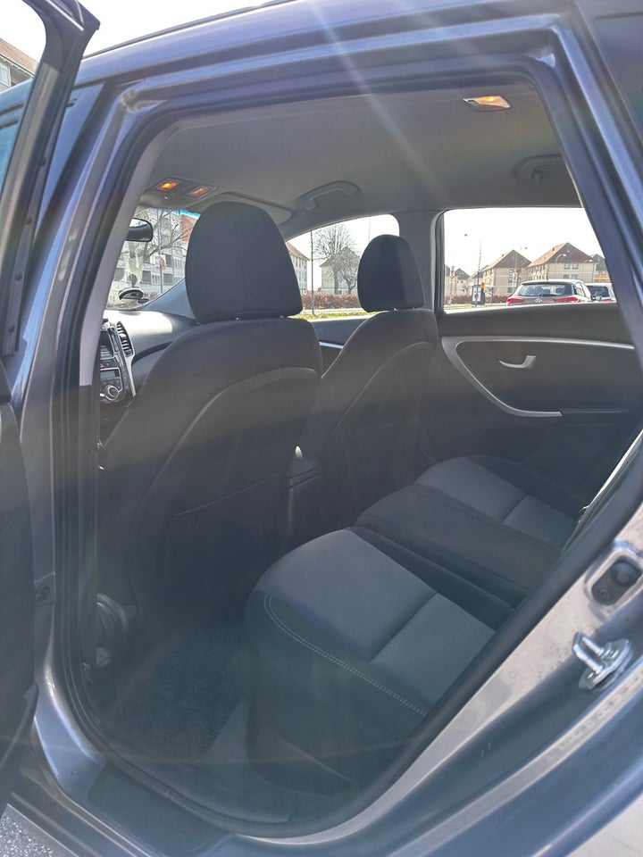 Hyundai i30 1,6 CRDi 110 Style CW Eco 5d