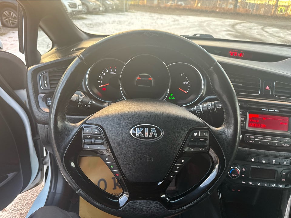 Kia ProCeed 1,6 CRDi 128 Premium 3d