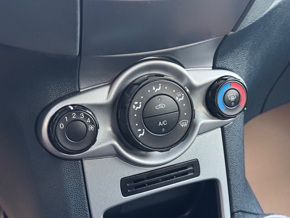 Ford Fiesta 1,25 82 Ambiente 5d