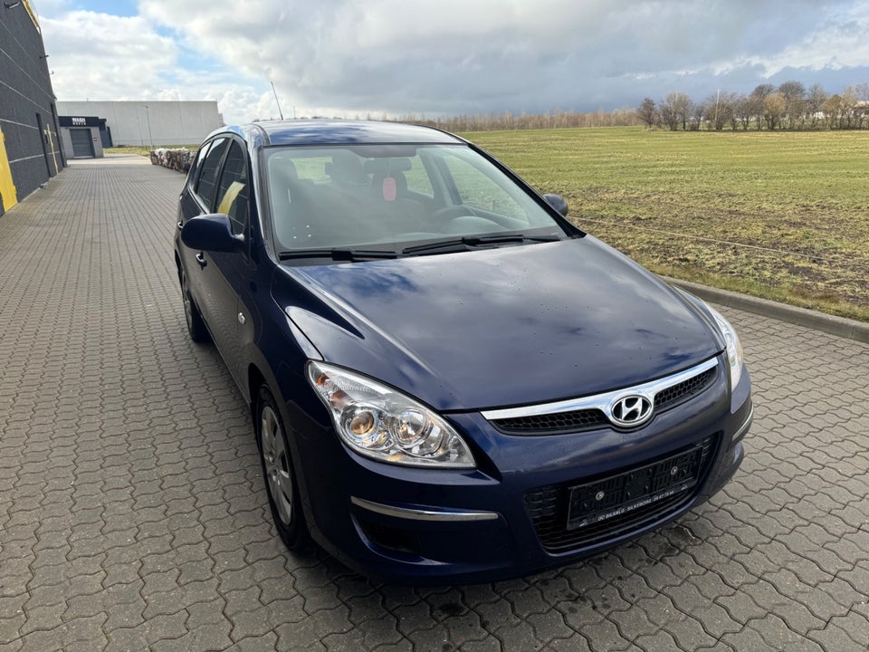 Hyundai i30 1,6 CRDi 90 Classic CW 5d