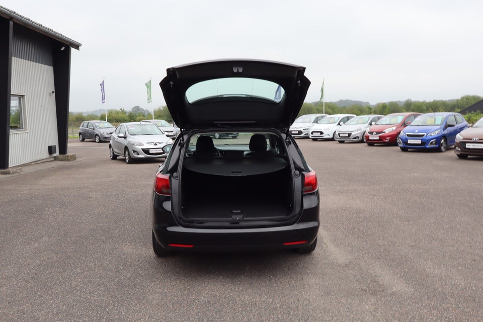 Opel Astra 1,2 T 110 Elegance Sports Tourer 5d