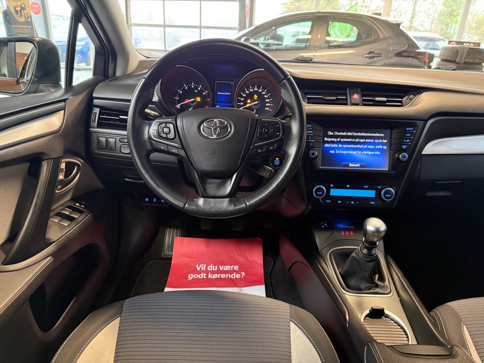 Toyota Avensis 1,8 VVT-i T2 Premium Touring Sports 5d