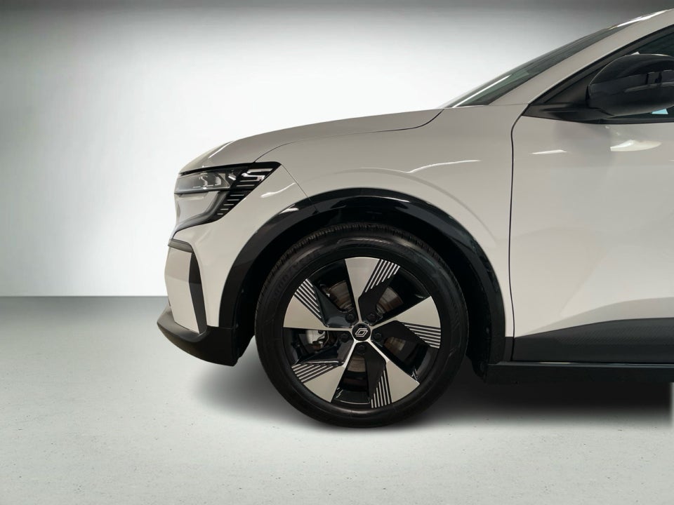 Renault Megane E-Tech 40 Equilibre 5d