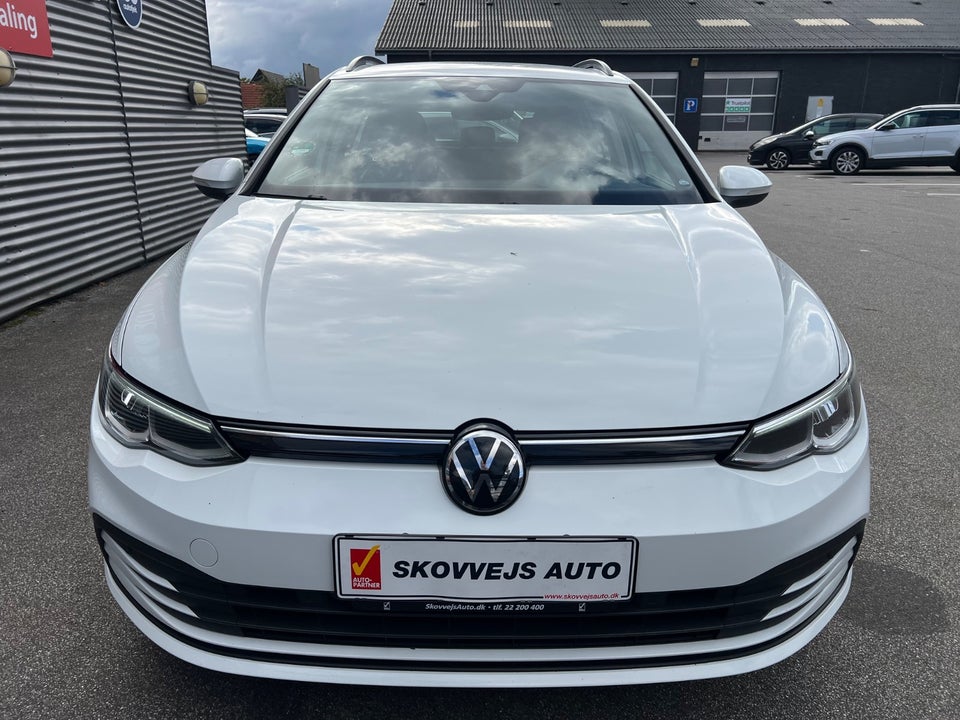 VW Golf VIII 1,5 TSi 130 Life Variant 5d