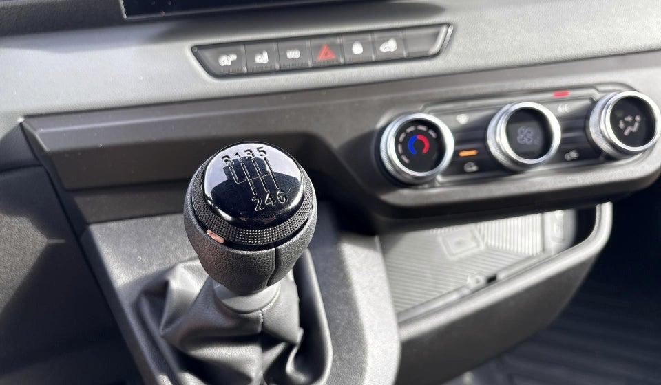 Renault Master V T33 2,0 dCi 130 L2H2 Kassevogn Tekno