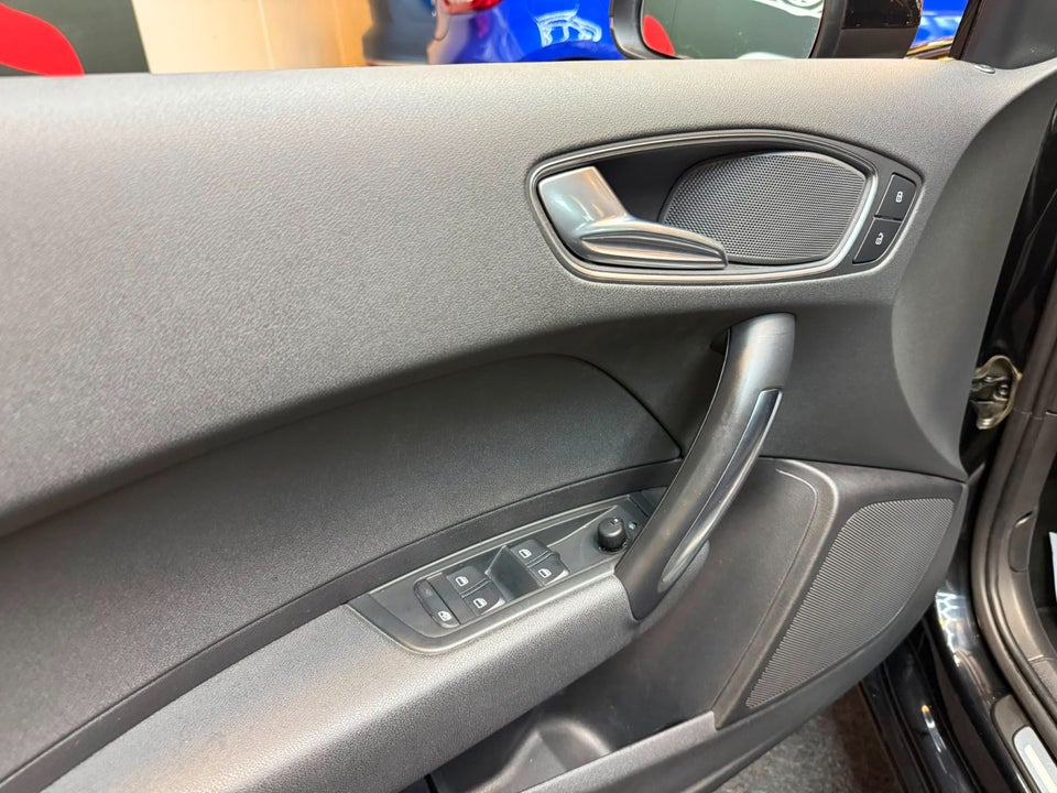 Audi A1 1,6 TDi 90 Attraction Sportback 5d