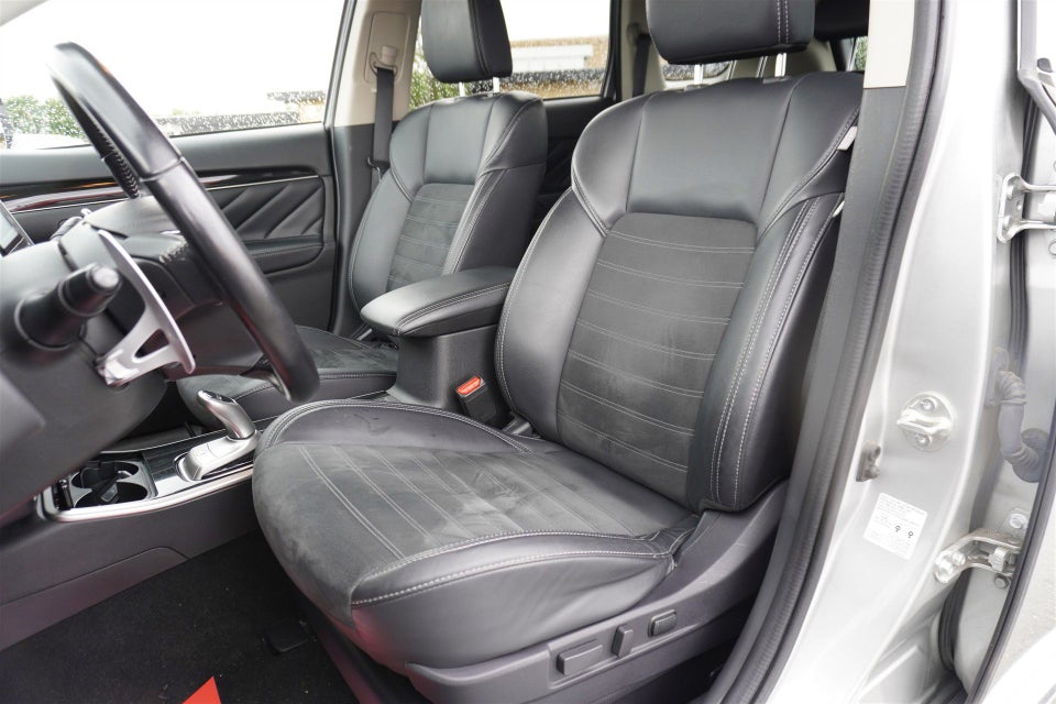 Mitsubishi Outlander 2,4 PHEV Intense CVT 4WD 5d