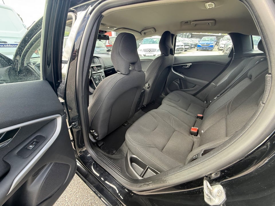 Volvo V40 1,6 D2 115 Momentum aut. 5d