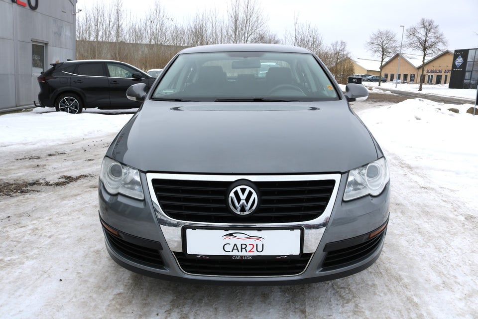 VW Passat 2,0 FSi Trendline 4d