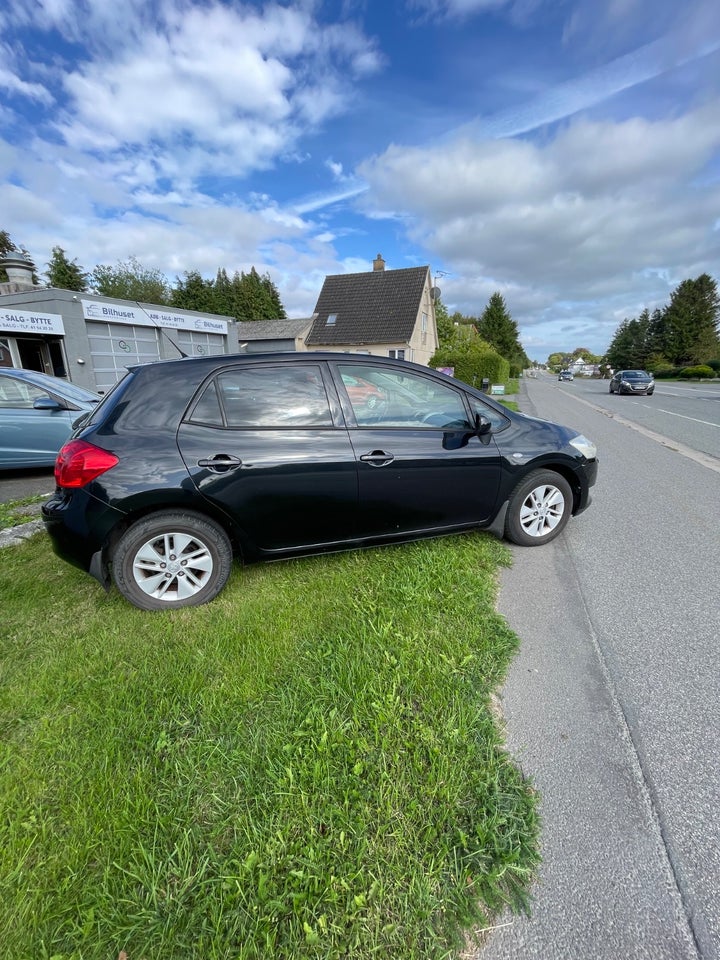 Toyota Auris 1,6 Luna 5d