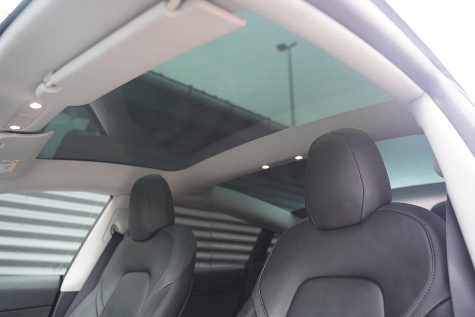 Tesla Model 3 Long Range AWD 4d