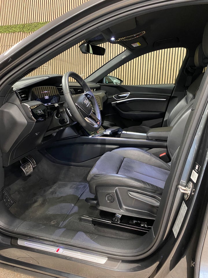 Audi Q8 e-tron 55 S-line quattro 5d