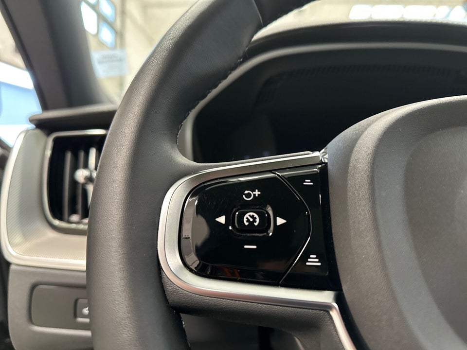 Volvo XC60 2,0 T8 ReCharge Ultimate Dark aut. AWD 5d