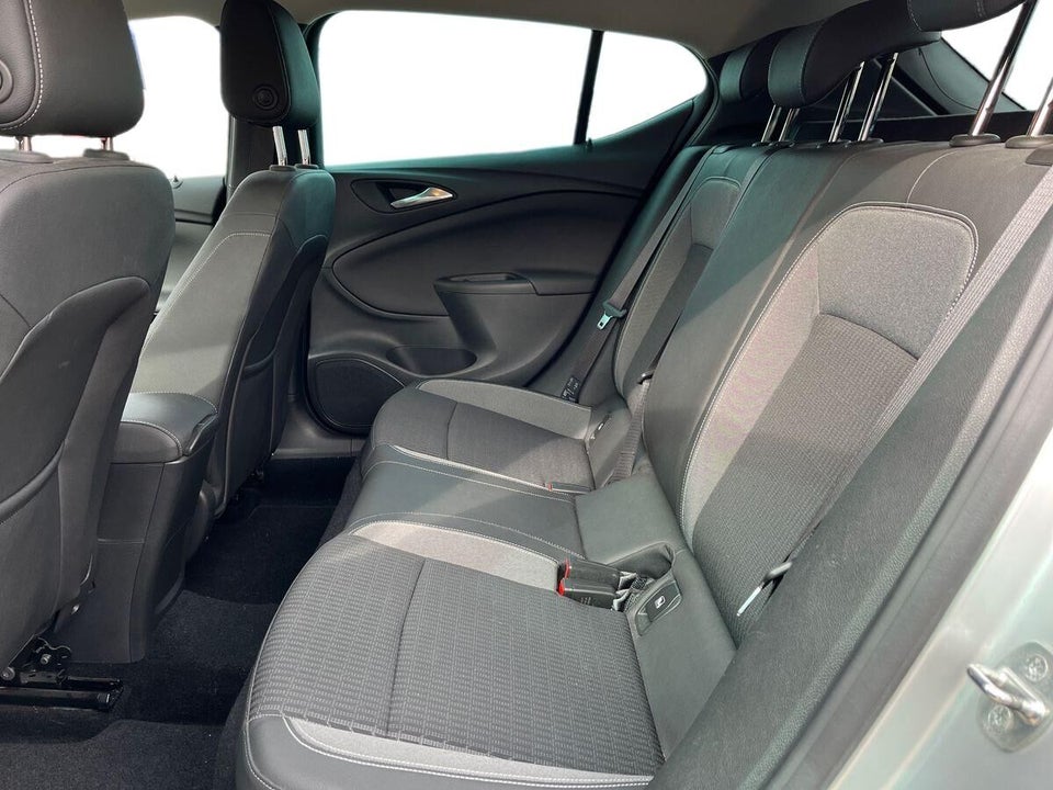 Opel Astra 1,2 T 110 Elegance 5d