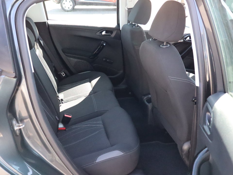 Peugeot 208 1,6 e-HDi 92 Allure Sky 5d