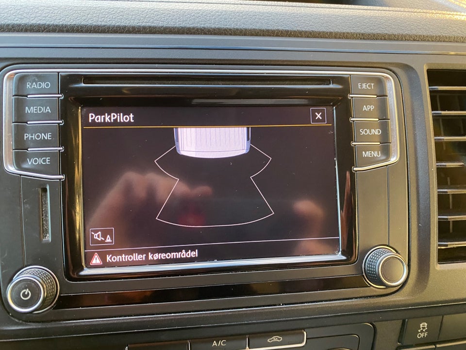 VW Transporter 2,0 TDi 110 Kassevogn lang