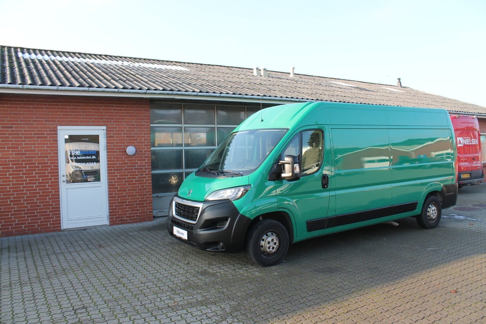 Peugeot Boxer 333 2,2 BlueHDi 140 L3H2 Premium