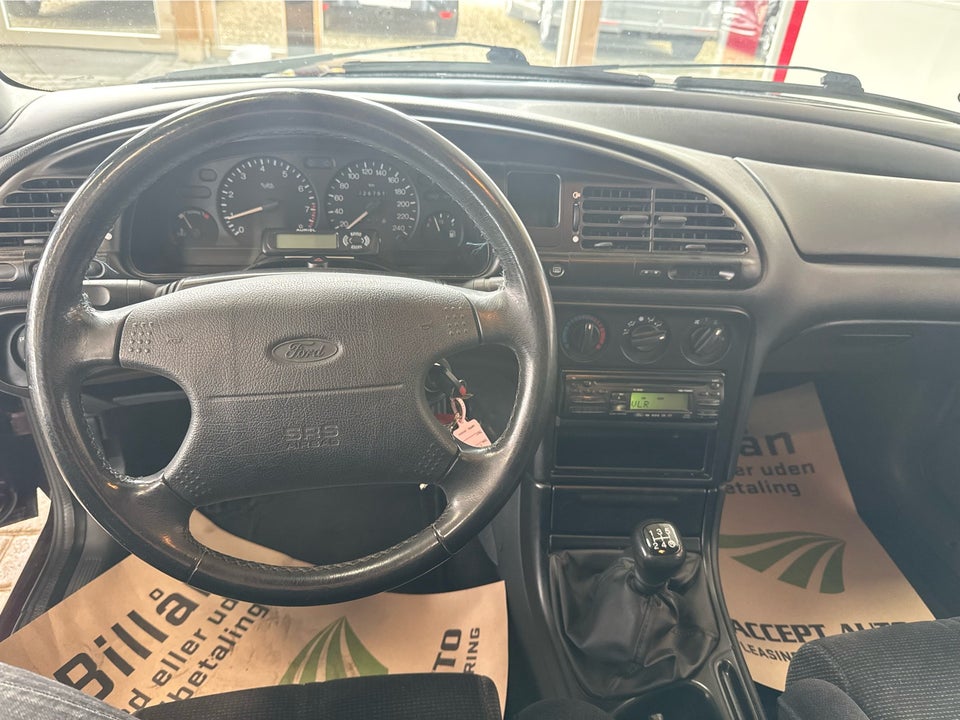 Ford Mondeo 2,5 V6 5d