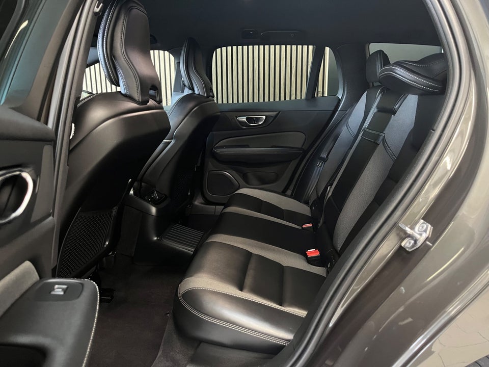 Volvo V60 2,0 T6 ReCharge R-Design aut. AWD 5d