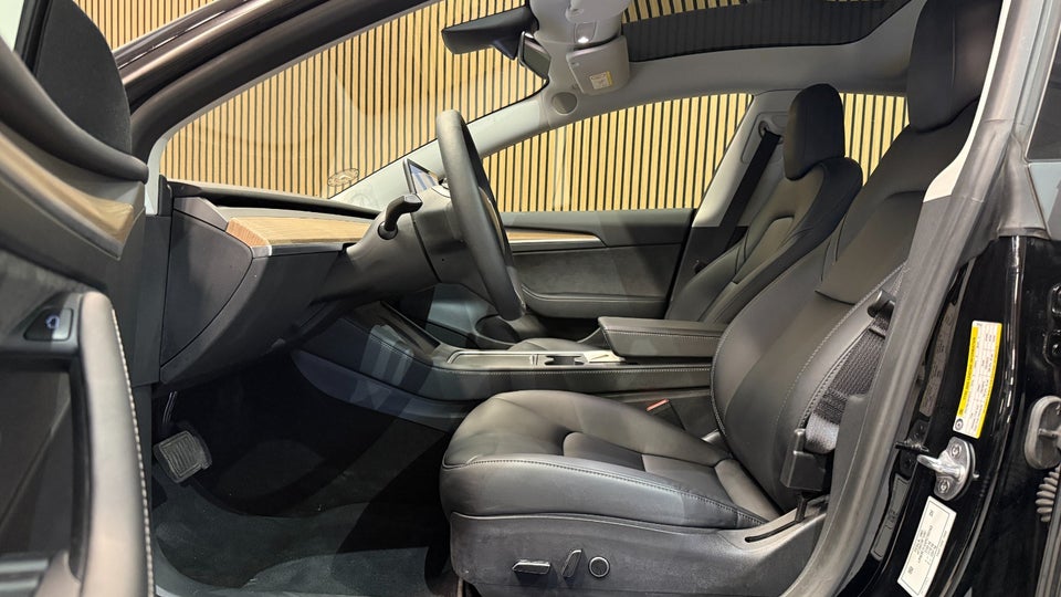 Tesla Model 3 Standard Range+ RWD 4d