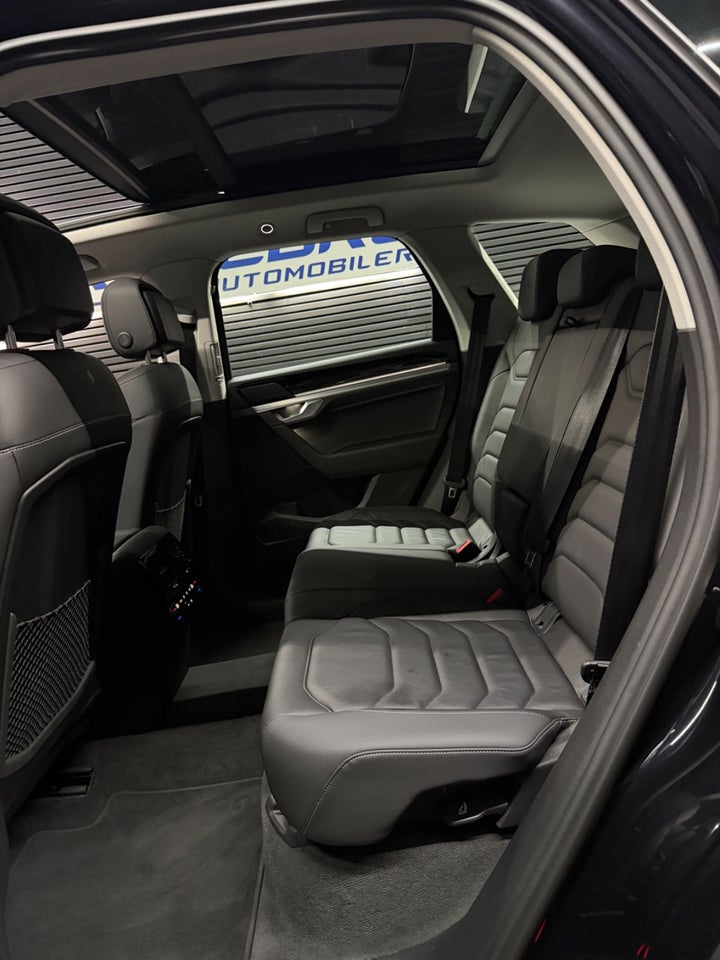 VW Touareg 3,0 eHybrid Elegance Tiptr. 4Motion 5d