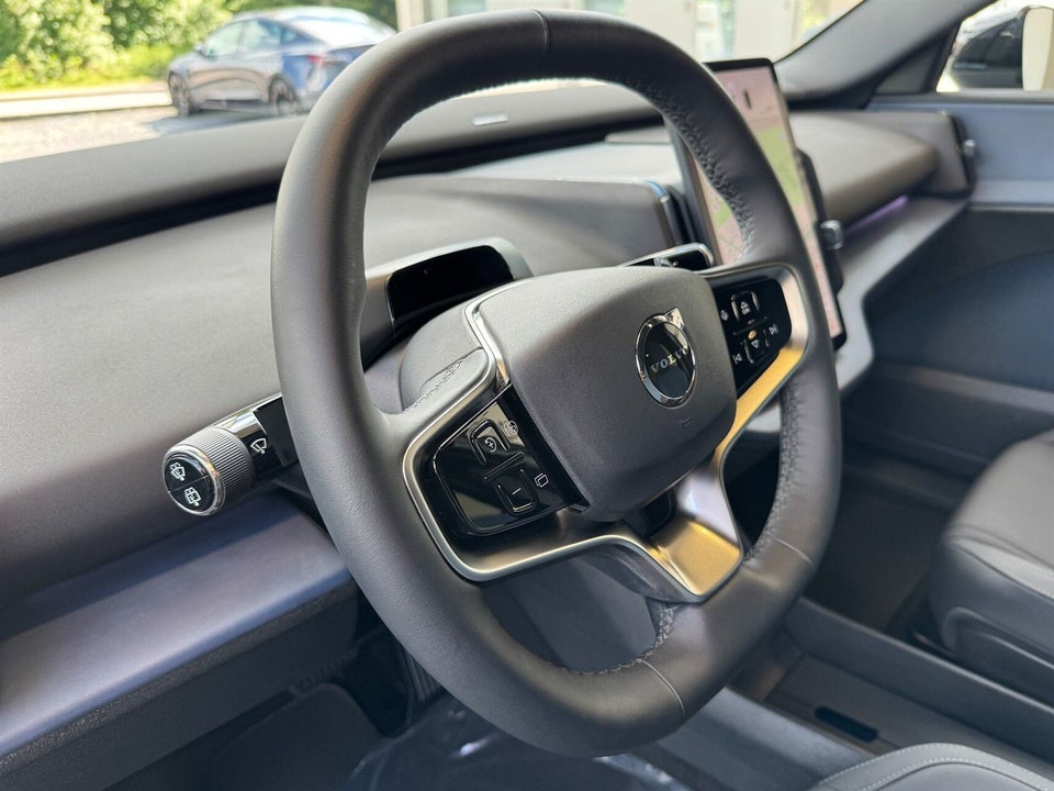 Volvo EX30 Standard Range Plus 5d