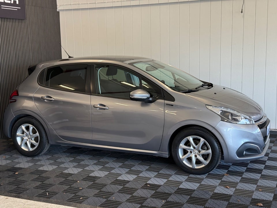 Peugeot 208 1,5 BlueHDi 100 Signature Sky 5d