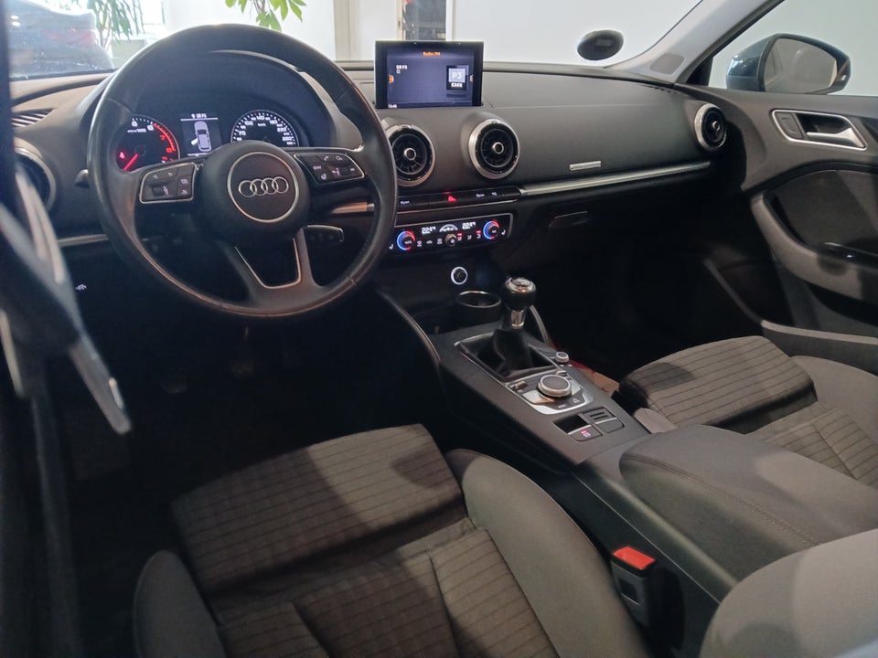 Audi A3 35 TFSi S-line Sportback 5d
