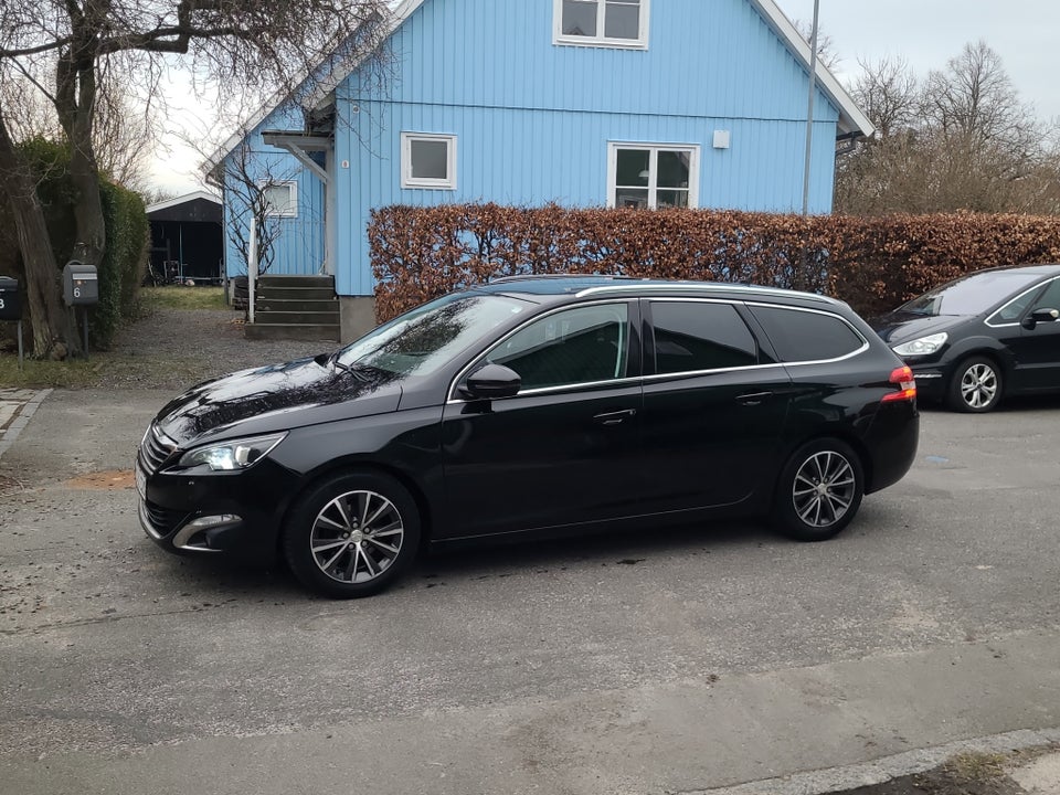 Peugeot 308 1,2 e-THP 130 Allure SW EAT6 5d