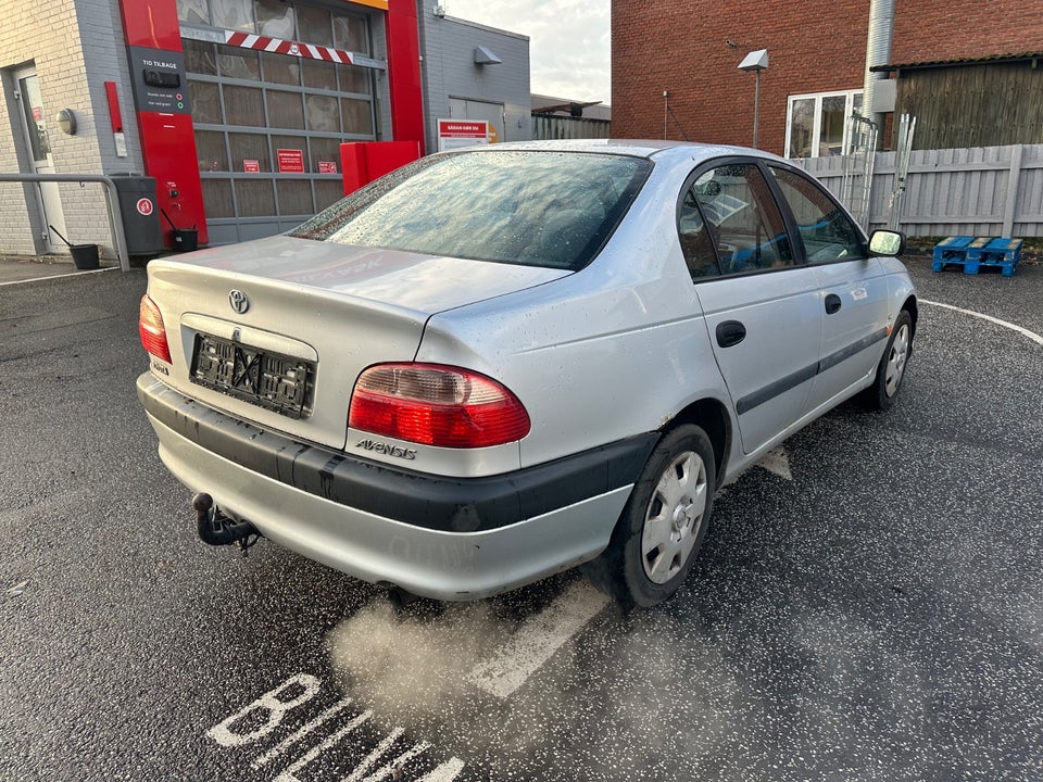 Toyota Avensis 1,6 Terra 4d