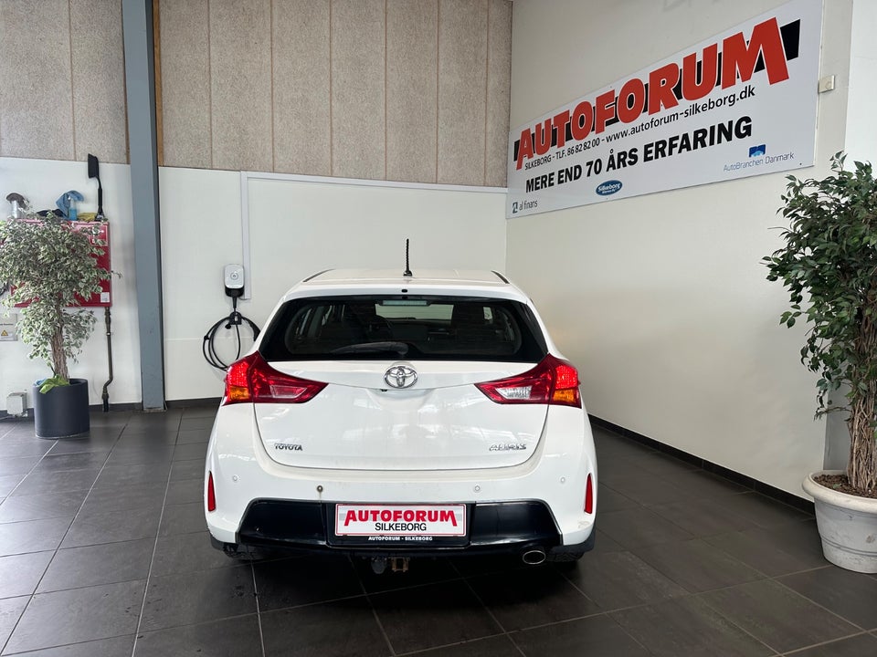 Toyota Auris 2,0 D-4D T2+ 5d
