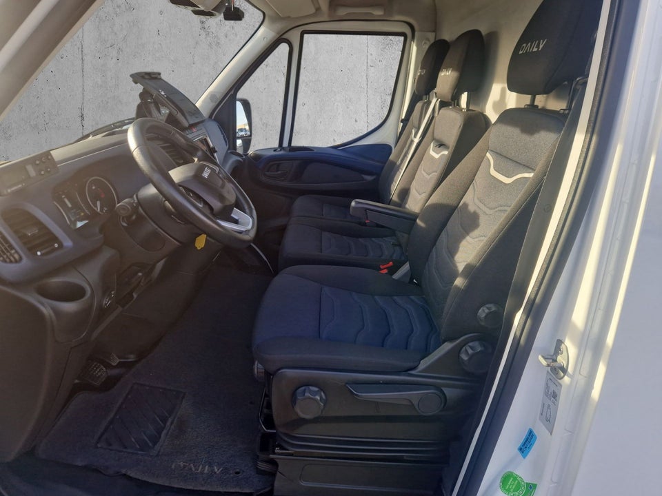 Iveco Daily 2,3 35S16 12m³ Kølevogn AG8