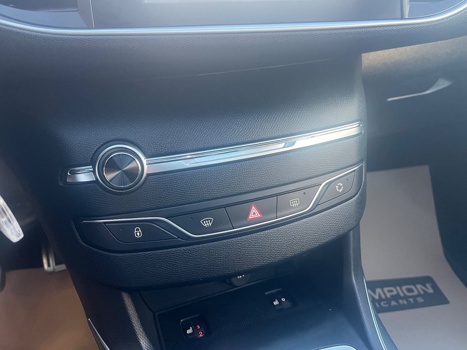 Peugeot 308 1,6 BlueHDi 120 Allure Sky 5d