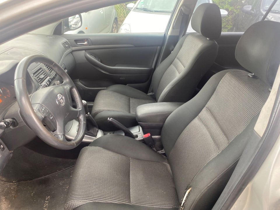 Toyota Avensis 2,0 Sol stc. 5d