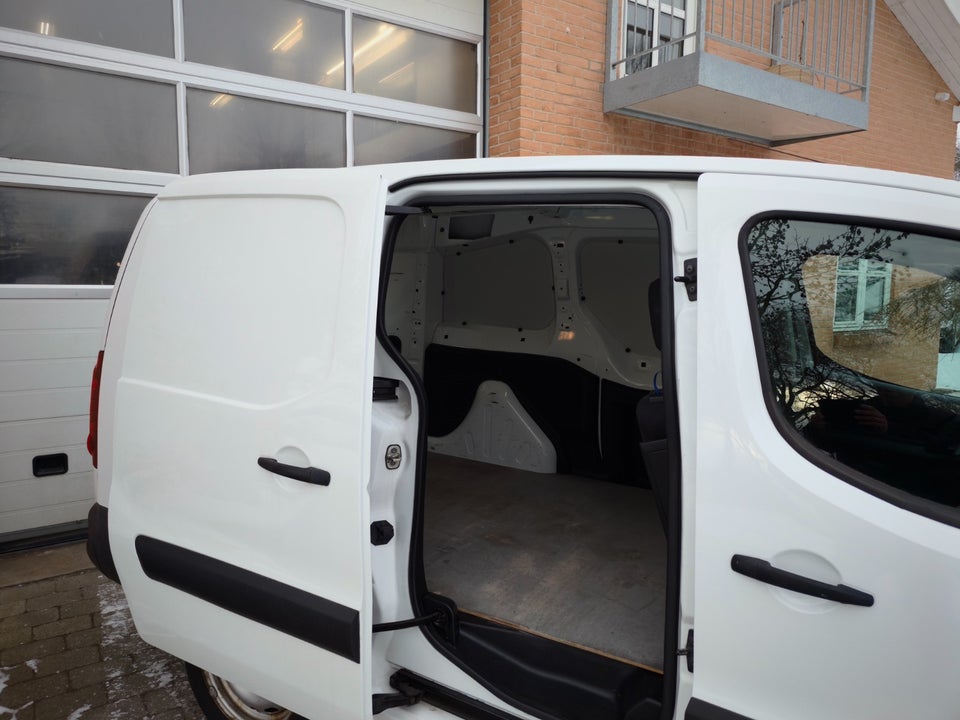 Peugeot Partner 1,6 BlueHDi 100 L2 Flex Van 5d