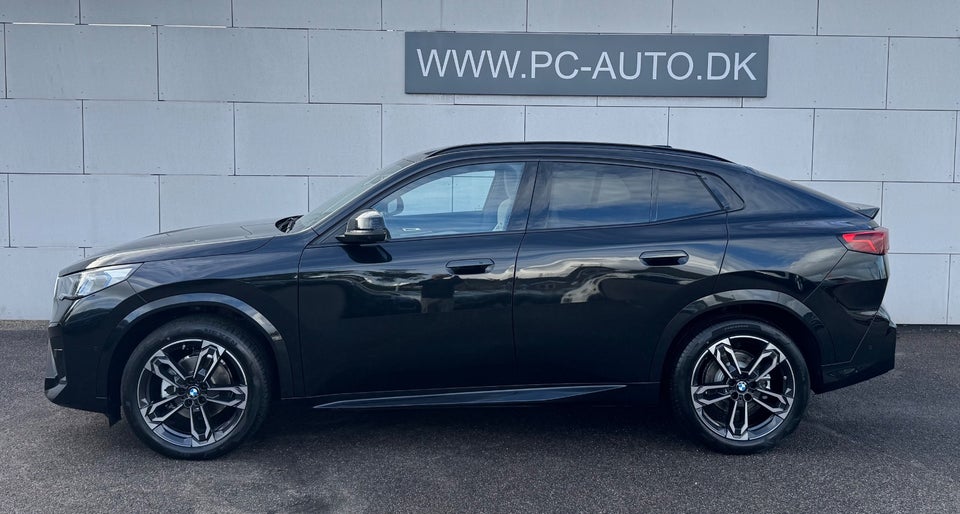 BMW iX2 eDrive20 Fully Charged M-Sport 5d