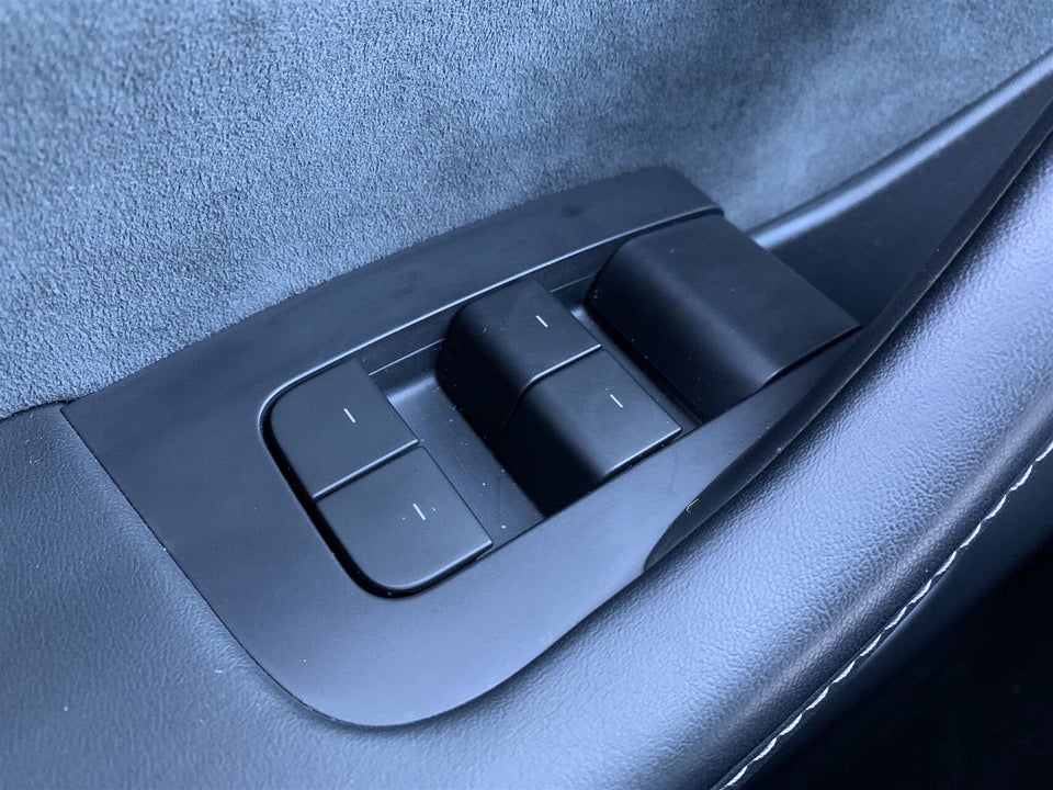 Tesla Model Y Long Range AWD 5d