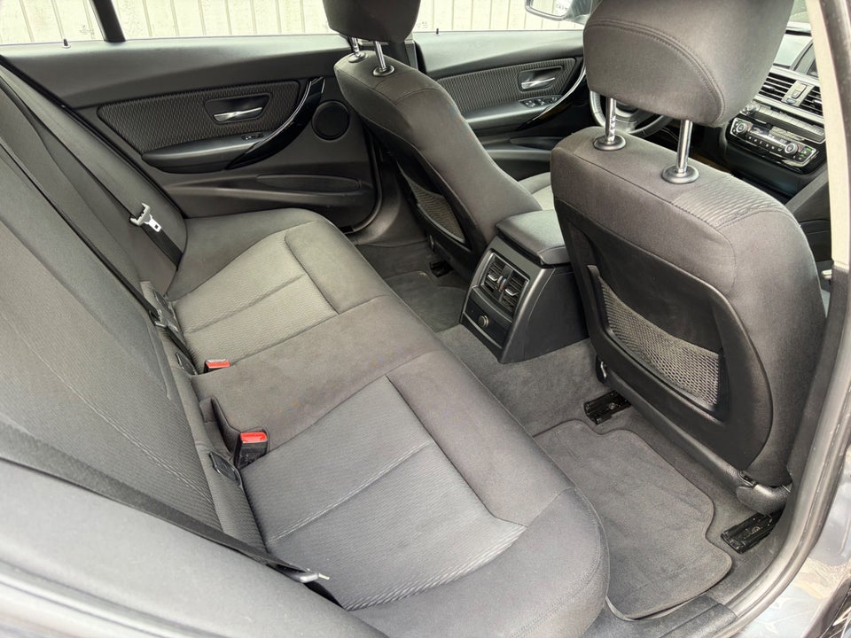 BMW 320d 2,0 Touring aut. 5d
