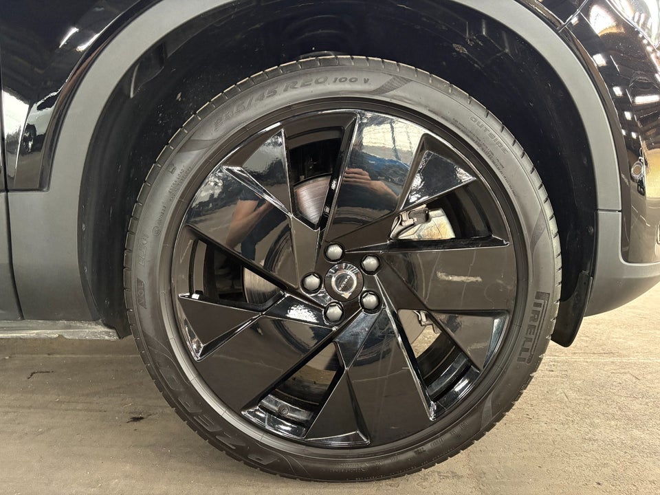 Volvo EX40 Extended Range Black Edition 5d