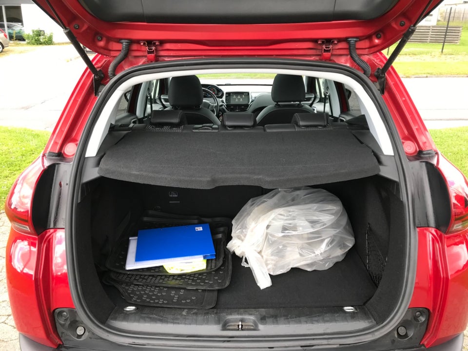 Peugeot 2008 1,5 BlueHDi 100 Prestige Sky 5d